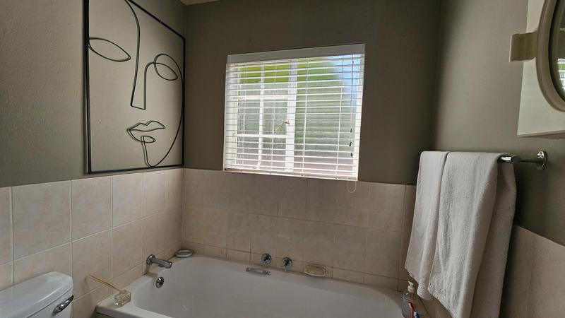 2 Bedroom Property for Sale in Wilgeheuwel Gauteng