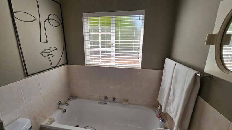 2 Bedroom Property for Sale in Wilgeheuwel Gauteng