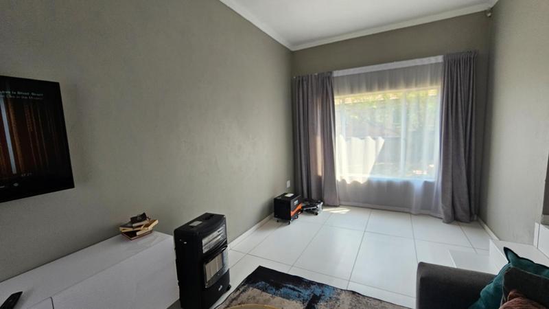 2 Bedroom Property for Sale in Wilgeheuwel Gauteng