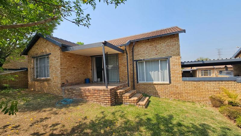 2 Bedroom Property for Sale in Wilgeheuwel Gauteng