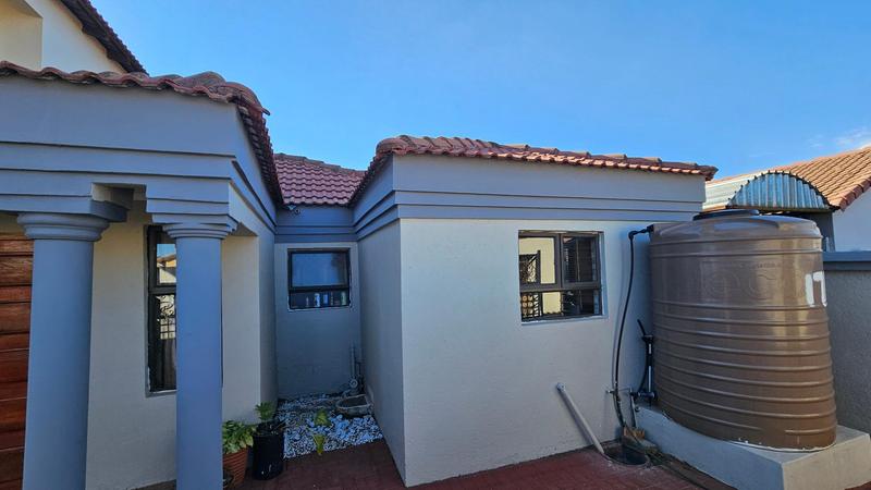 5 Bedroom Property for Sale in Protea Glen Gauteng