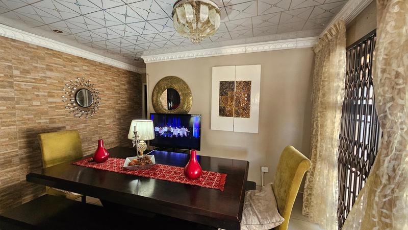 5 Bedroom Property for Sale in Protea Glen Gauteng