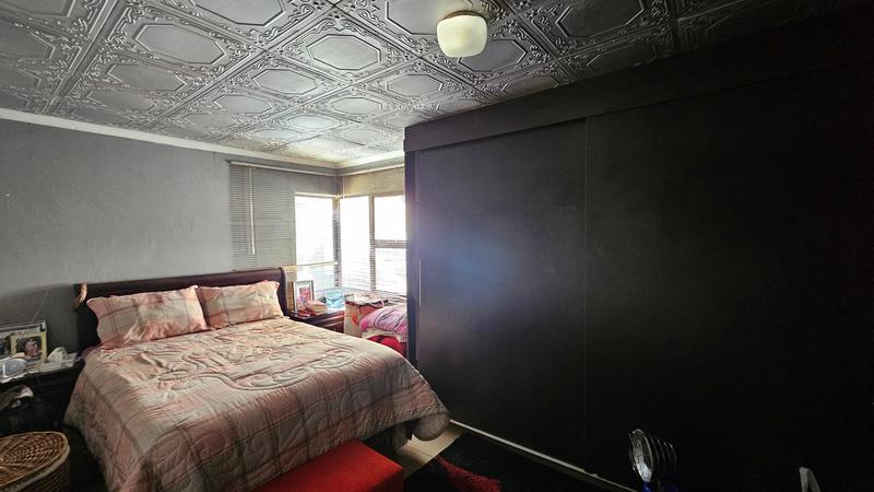 5 Bedroom Property for Sale in Protea Glen Gauteng
