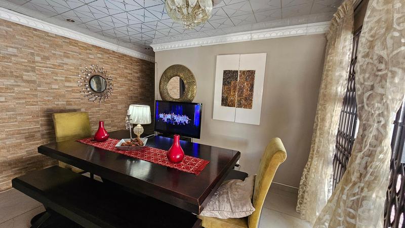 5 Bedroom Property for Sale in Protea Glen Gauteng