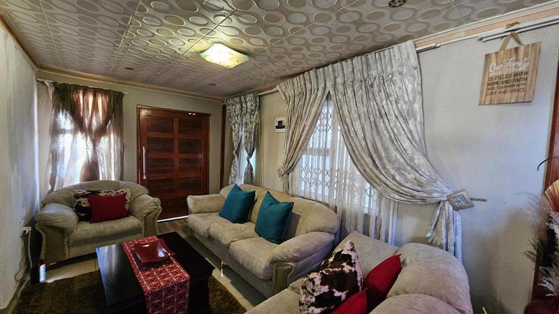 5 Bedroom Property for Sale in Protea Glen Gauteng