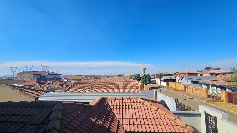 5 Bedroom Property for Sale in Protea Glen Gauteng