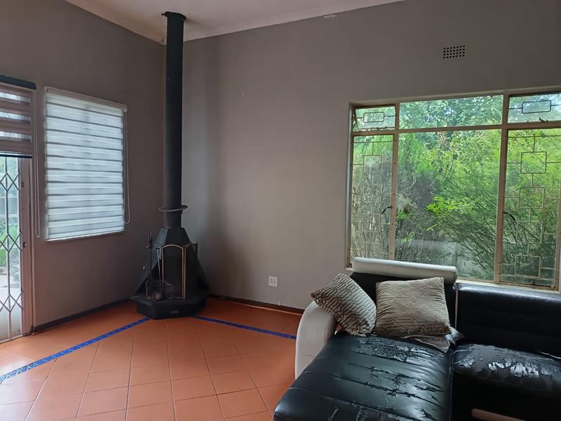 To Let 4 Bedroom Property for Rent in Kew Gauteng