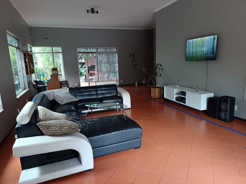 To Let 4 Bedroom Property for Rent in Kew Gauteng