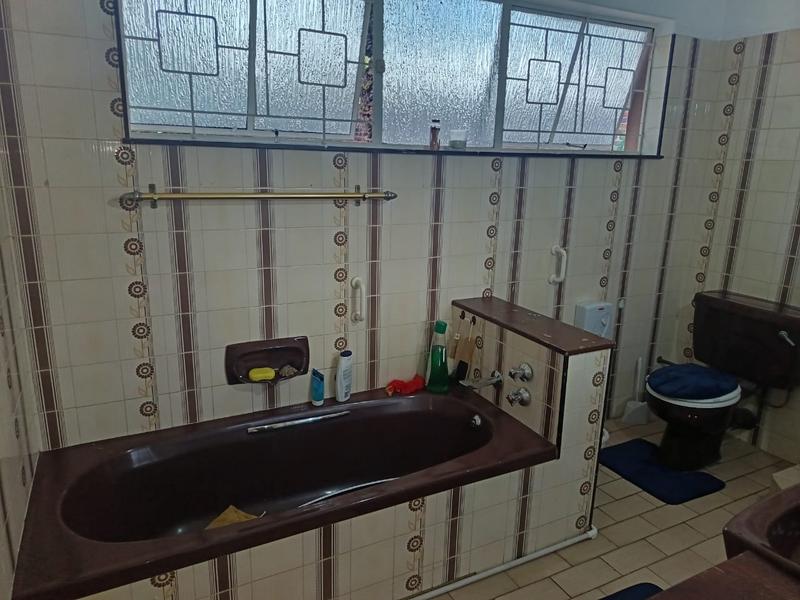 To Let 4 Bedroom Property for Rent in Kew Gauteng