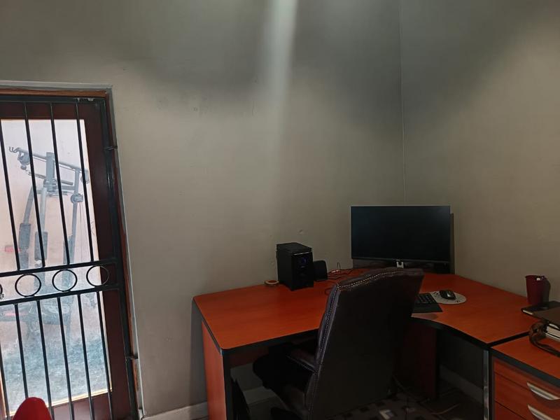 To Let 4 Bedroom Property for Rent in Kew Gauteng