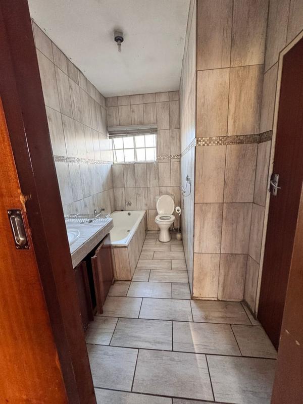 To Let 3 Bedroom Property for Rent in Lyndhurst Gauteng