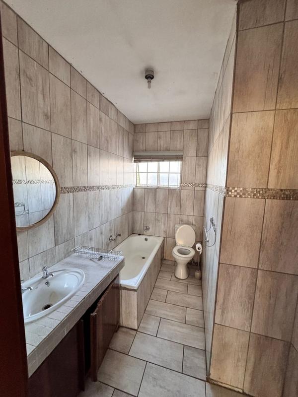 To Let 3 Bedroom Property for Rent in Lyndhurst Gauteng