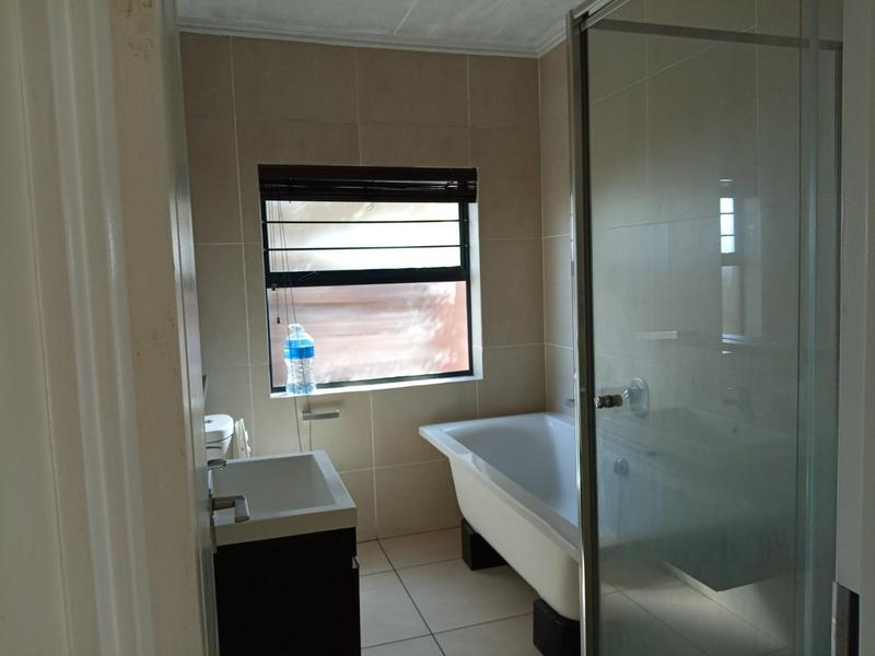 To Let 3 Bedroom Property for Rent in Fourways Gauteng