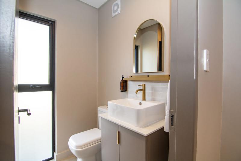To Let 1 Bedroom Property for Rent in Sandown Gauteng