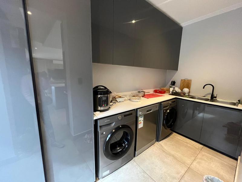 To Let 4 Bedroom Property for Rent in Sandown Gauteng