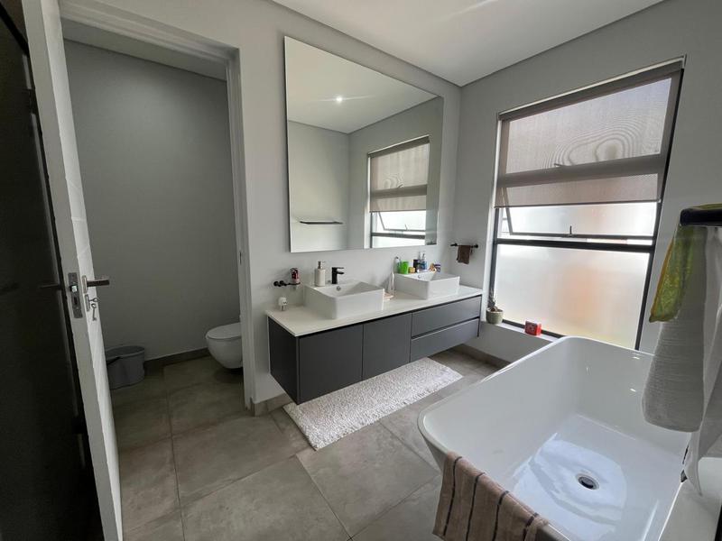 To Let 4 Bedroom Property for Rent in Sandown Gauteng