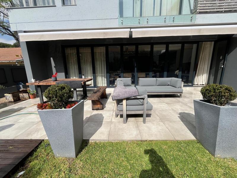 To Let 4 Bedroom Property for Rent in Sandown Gauteng