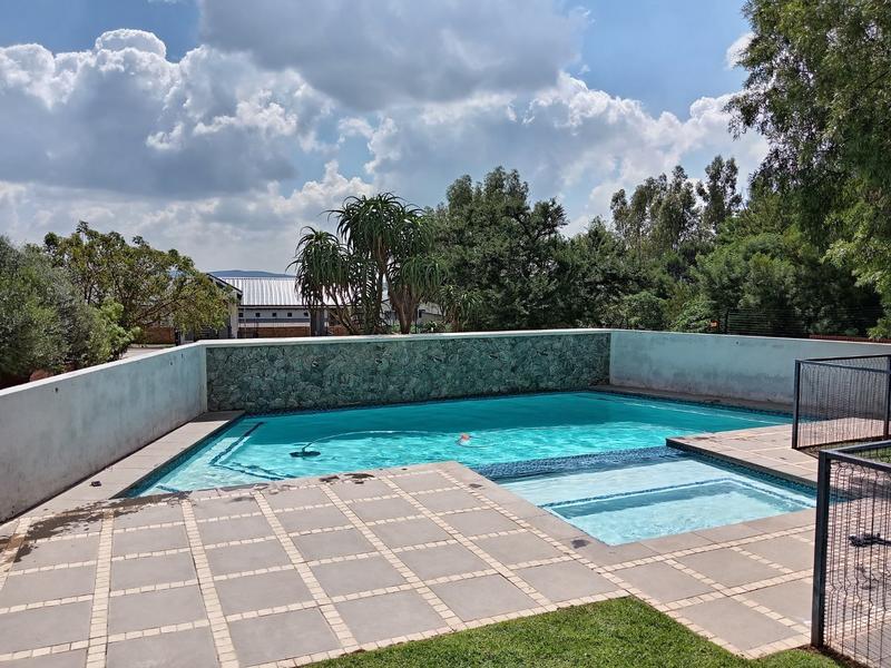 To Let 3 Bedroom Property for Rent in Pinehaven Gauteng