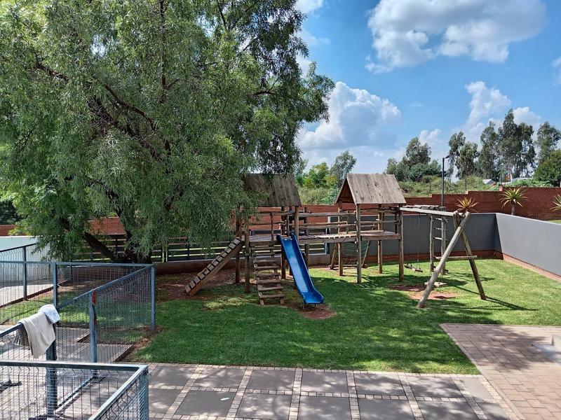 To Let 3 Bedroom Property for Rent in Pinehaven Gauteng