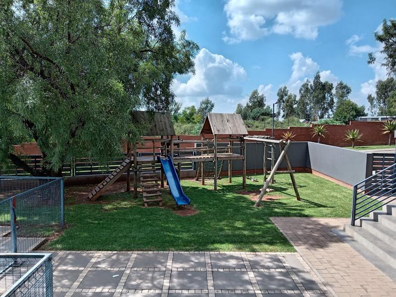 To Let 3 Bedroom Property for Rent in Pinehaven Gauteng