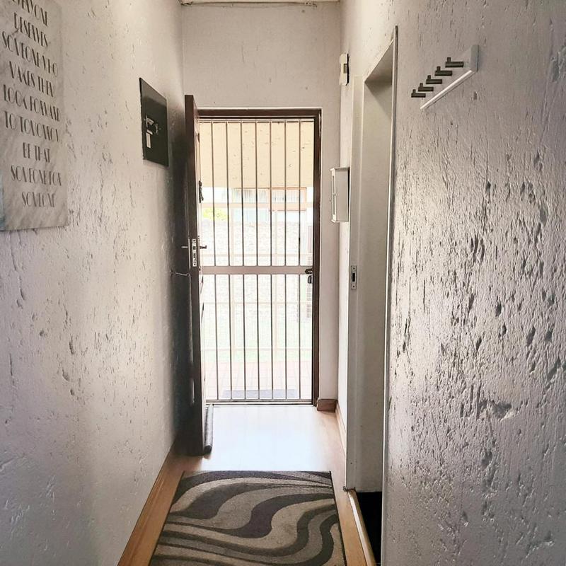 2 Bedroom Property for Sale in Corlett Gardens Gauteng