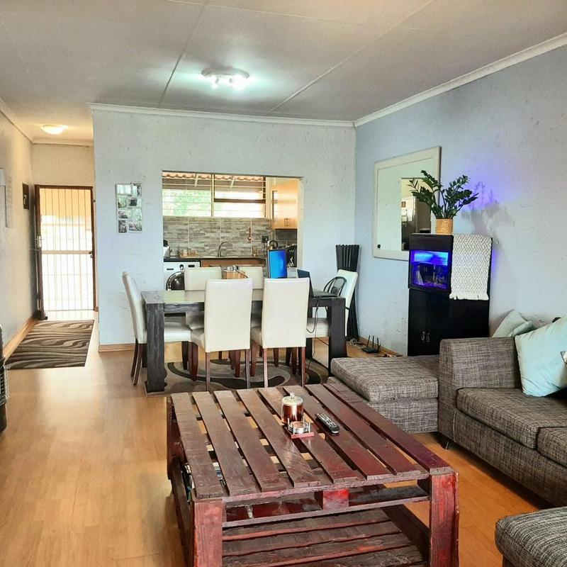 2 Bedroom Property for Sale in Corlett Gardens Gauteng