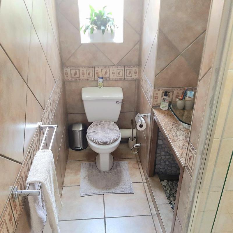 2 Bedroom Property for Sale in Corlett Gardens Gauteng