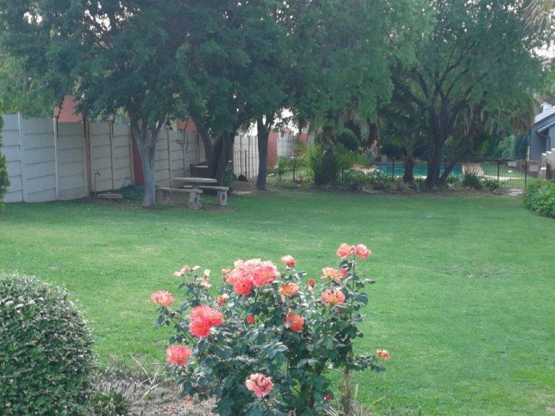 2 Bedroom Property for Sale in Corlett Gardens Gauteng