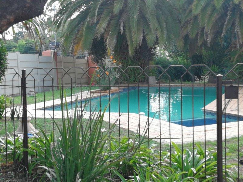 2 Bedroom Property for Sale in Corlett Gardens Gauteng