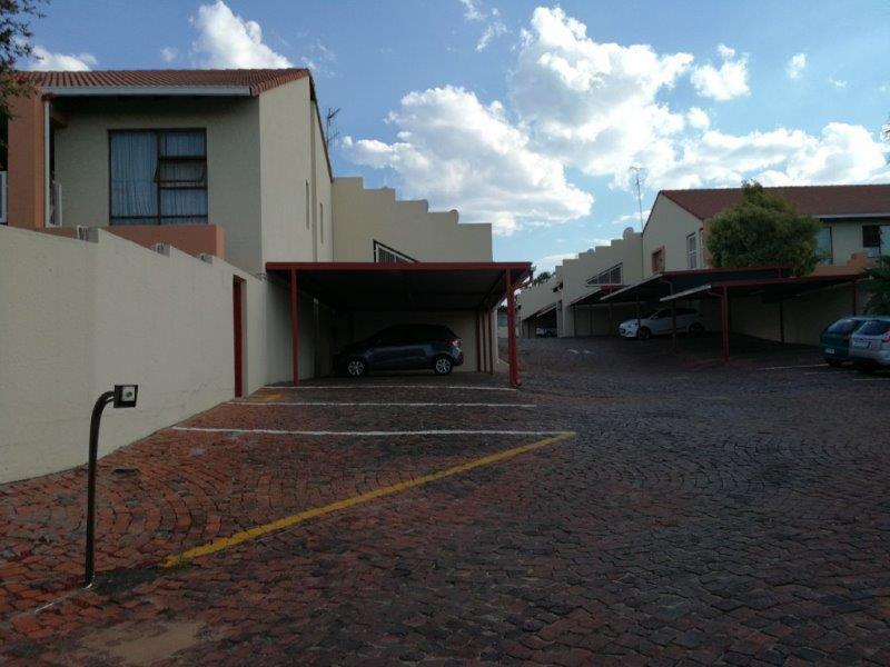 2 Bedroom Property for Sale in Corlett Gardens Gauteng
