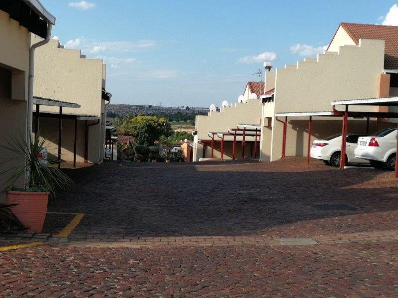 2 Bedroom Property for Sale in Corlett Gardens Gauteng