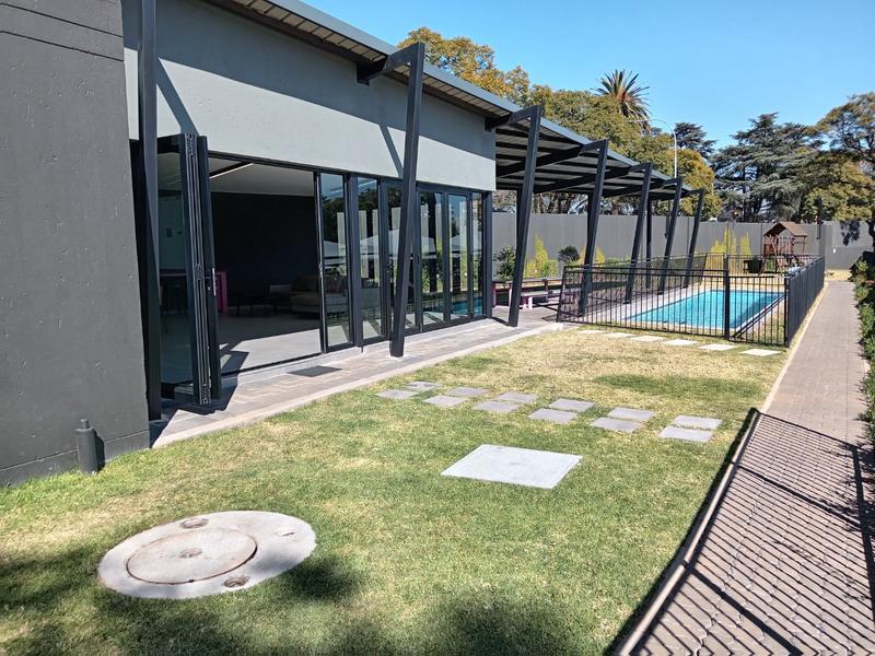 2 Bedroom Property for Sale in Waverley Gauteng