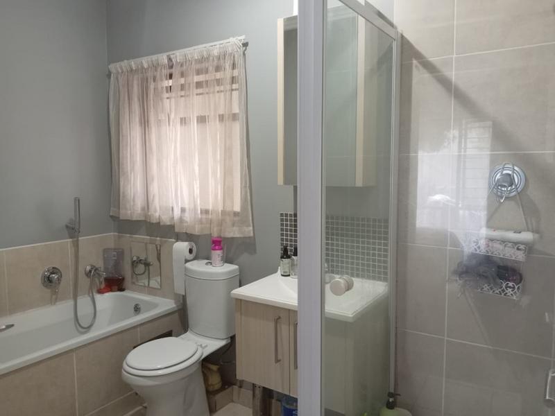 1 Bedroom Property for Sale in Beverley Gauteng