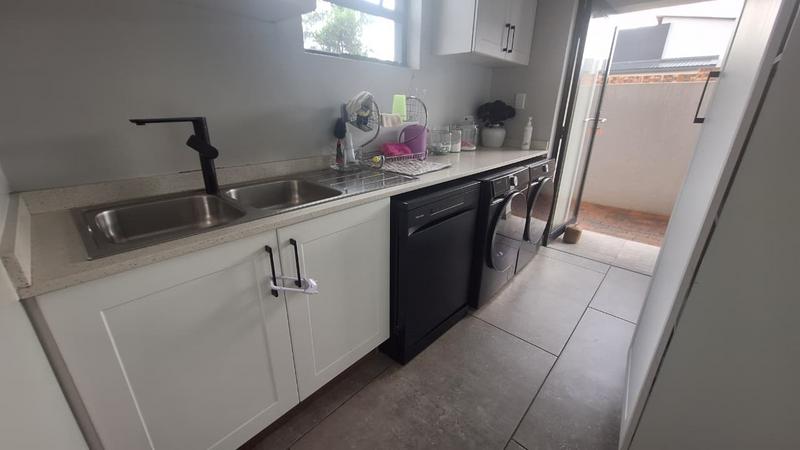 To Let 4 Bedroom Property for Rent in Midstream Estate Gauteng