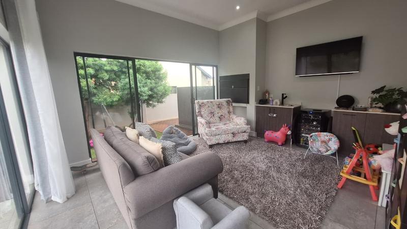 To Let 4 Bedroom Property for Rent in Midstream Estate Gauteng
