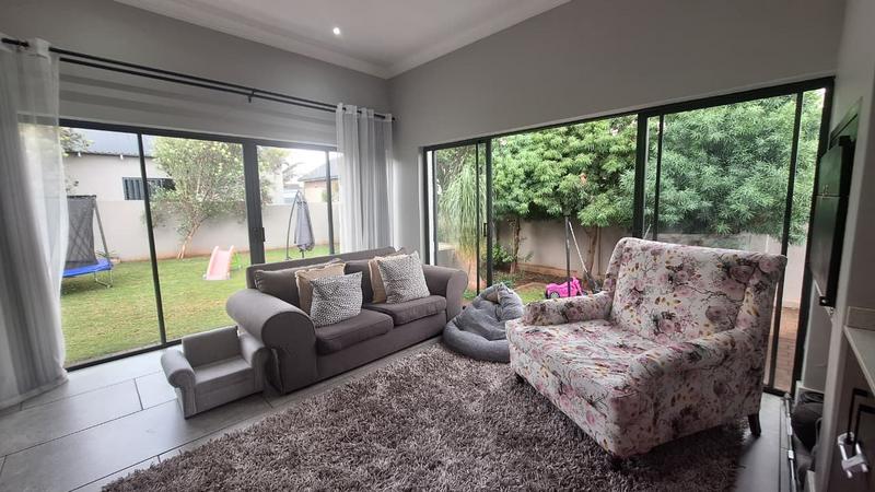To Let 4 Bedroom Property for Rent in Midstream Estate Gauteng