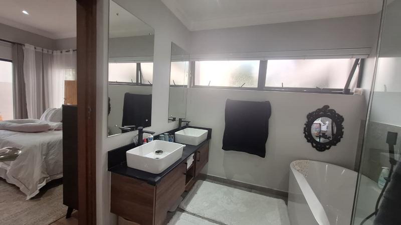To Let 4 Bedroom Property for Rent in Midstream Estate Gauteng