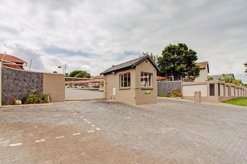 To Let 2 Bedroom Property for Rent in Vorna Valley Gauteng