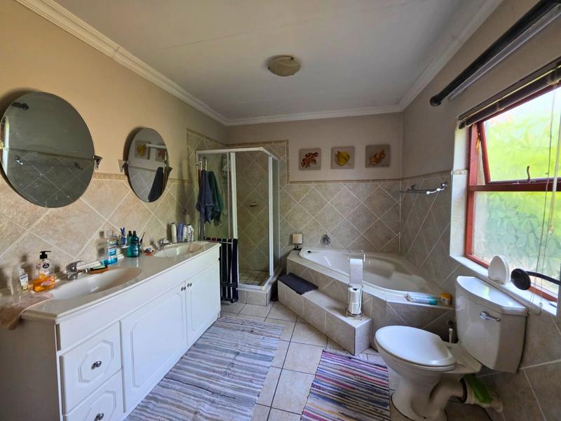 3 Bedroom Property for Sale in Glen Marais Gauteng