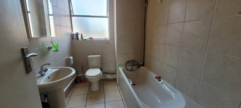 1 Bedroom Property for Sale in New Redruth Gauteng