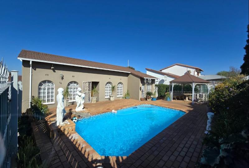 3 Bedroom Property for Sale in Suideroord Gauteng