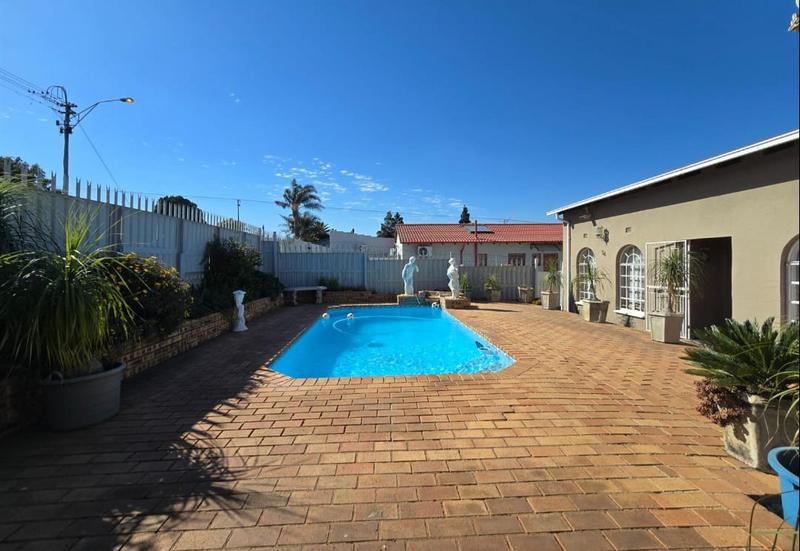 3 Bedroom Property for Sale in Suideroord Gauteng