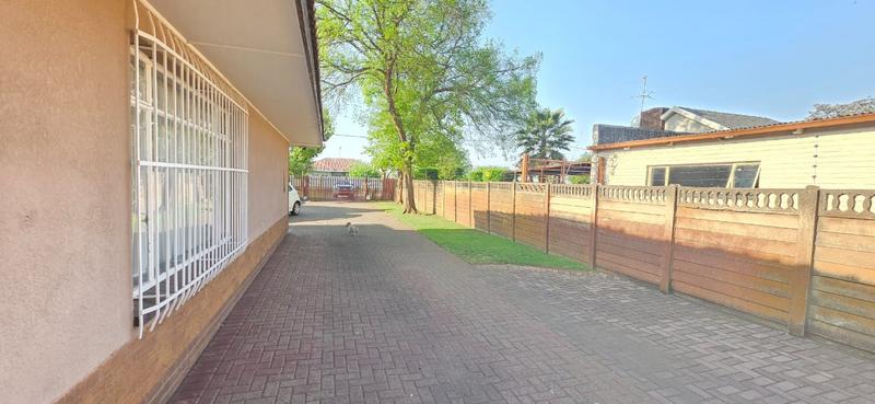 5 Bedroom Property for Sale in Arcon Park Gauteng