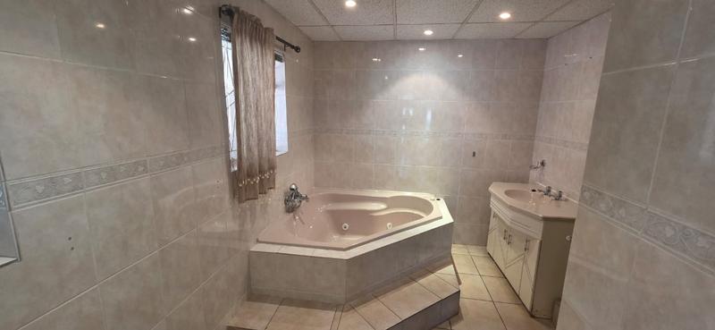 5 Bedroom Property for Sale in Arcon Park Gauteng