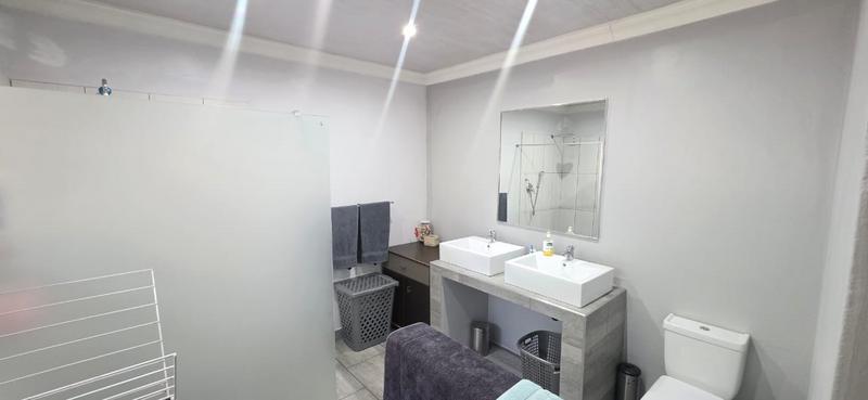 5 Bedroom Property for Sale in Arcon Park Gauteng