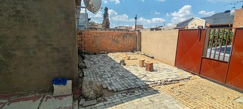 1 Bedroom Property for Sale in Meadowlands Gauteng