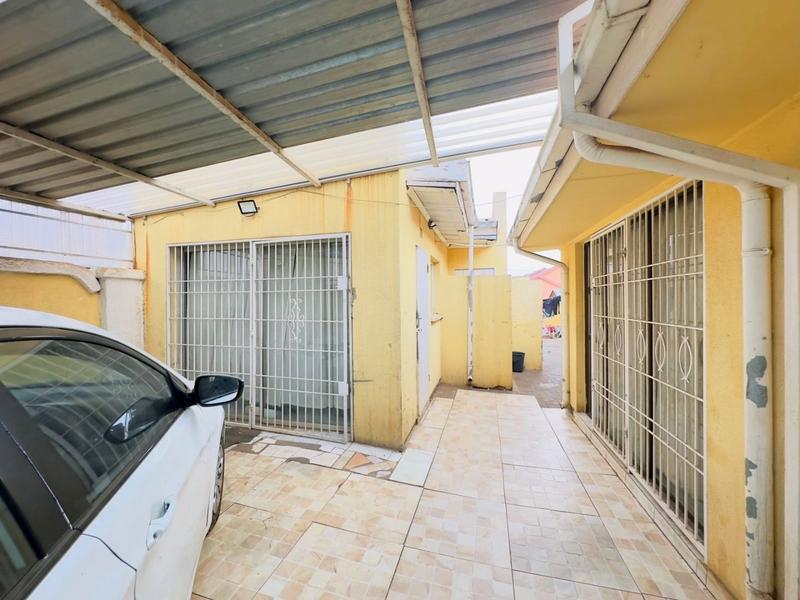 3 Bedroom Property for Sale in Zakariyya Park Gauteng