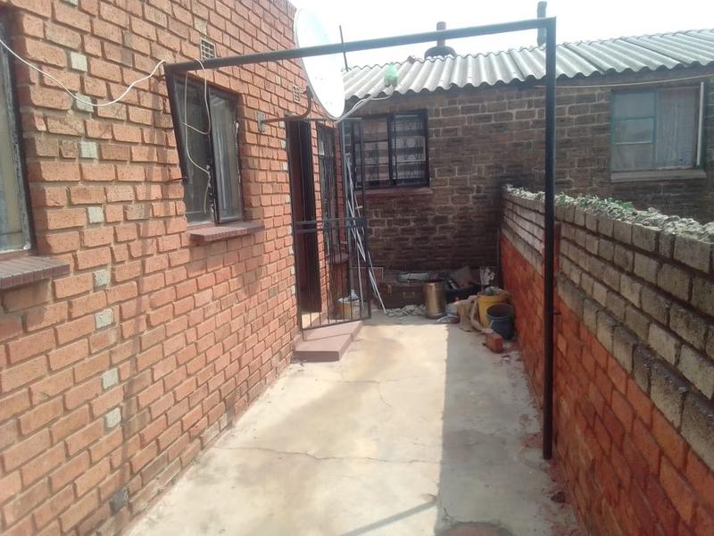 2 Bedroom Property for Sale in Meadowlands Gauteng