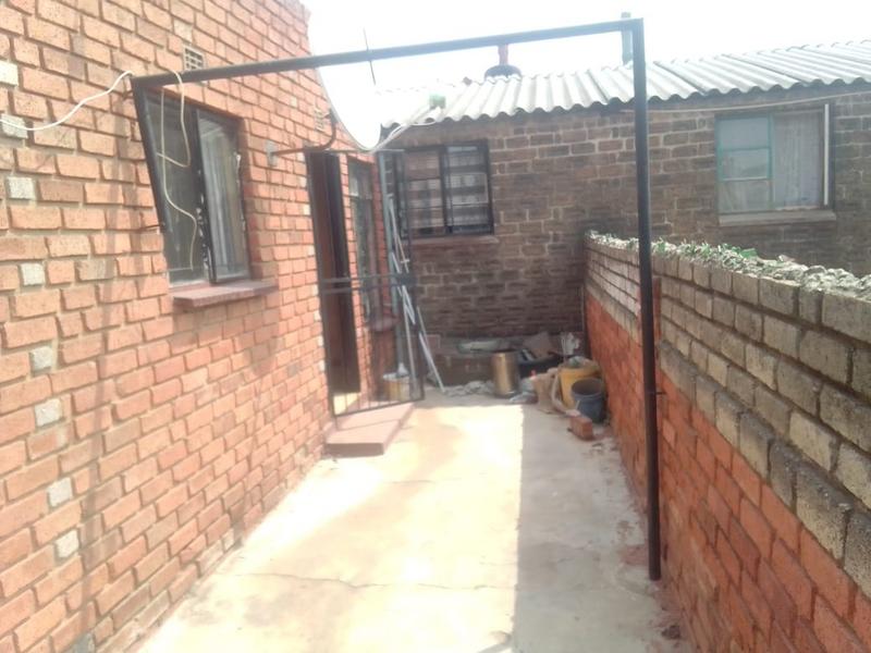 2 Bedroom Property for Sale in Meadowlands Gauteng