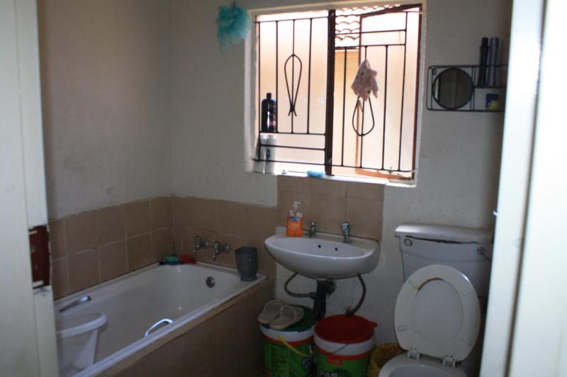 2 Bedroom Property for Sale in Clayville Gauteng